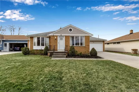 126 Donna Lea Blvd, Amherst, NY 14221