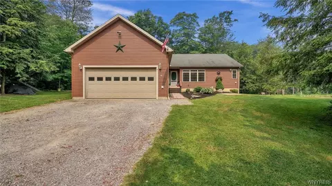 9060 Zimmerman Rd, Boston, NY 14025