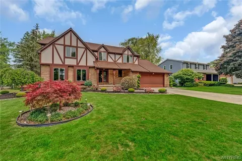 120 Chasewood Ln, East Amherst, NY 14051