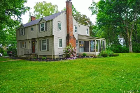 3827 Windover Dr, Hamburg, NY 14075
