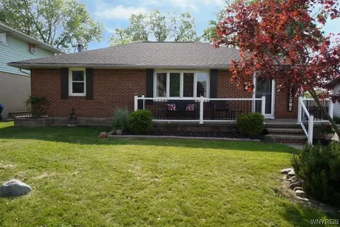 32 Greenhill, West Seneca, NY 14224