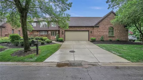 121 Hidden Ridge Cmn #121, Amherst, NY 14221