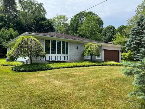 26 Kathryn Dr, Orchard Park, NY 14127