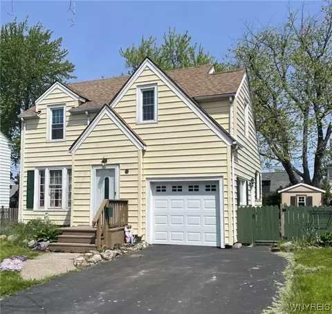 135 Hampton Pkwy, Buffalo, NY 14217