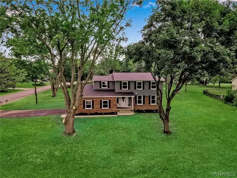 110 Fairway Dr, Elma, NY 14059