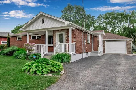 786 Upper Mountain Rd, Lewiston, NY 14092