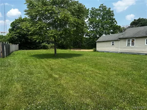 712 Perry St, Buffalo, NY 14210