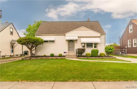 105 Cambridge Ave, West Seneca, NY 14224