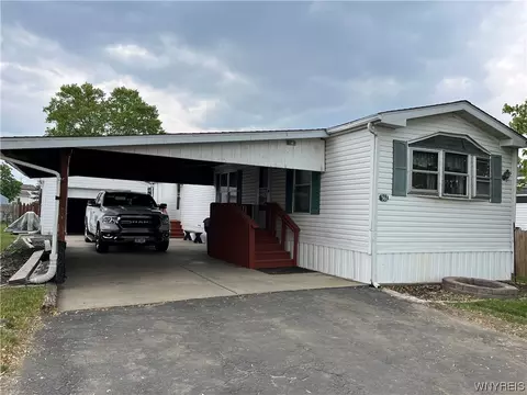 361 Birchwood Dr, Lockport, NY 14094