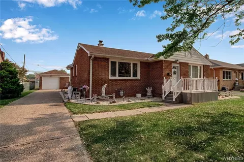 75 Homesgarth Ave, Cheektowaga, NY 14225