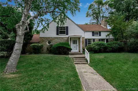 17 Morningside Ln, Amherst, NY 14221