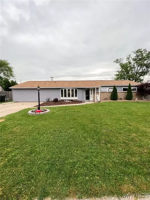 79 Alys Dr E, Depew, NY 14043