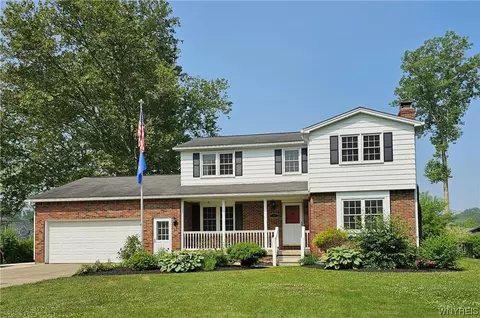 33 Burbank Dr, Orchard Park, NY 14127