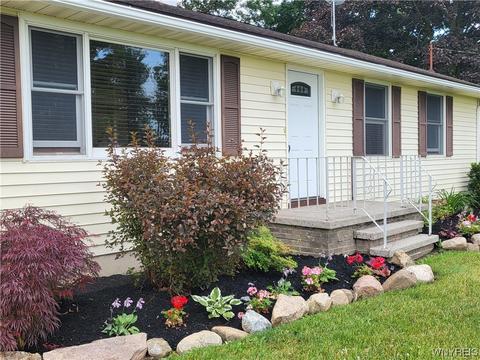 5650 Little Canada Rd, Bethany, NY 14054