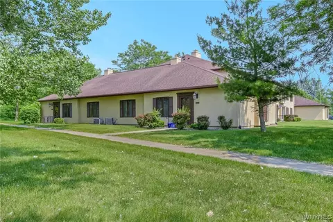 5231 Paddock Ln, Lewiston, NY 14092
