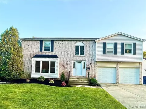 286 Red Oak Dr, Amherst, NY 14221