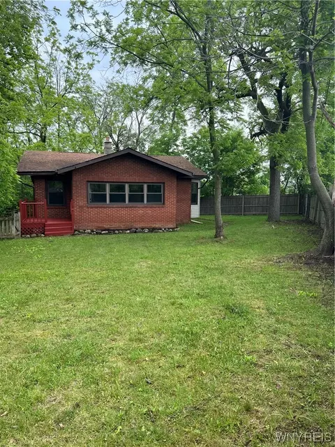 5403 Lake Shore Rd, Hamburg, NY 14075