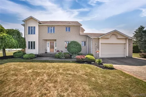 6175 Newberry Ct, Clarence Center, NY 14032