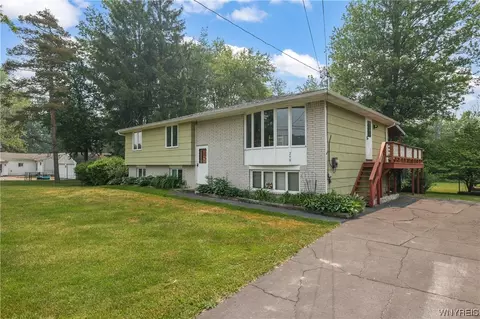 298 Maple Rd, Pembroke, NY 14036