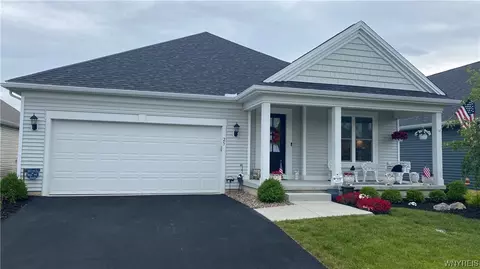 25 Saybrook Dr, Lancaster, NY 14086