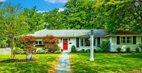 5 Sedgemoor Ct, Amherst, NY 14221