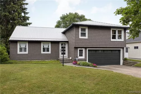 29 Parkside Ave, Hamburg, NY 14075