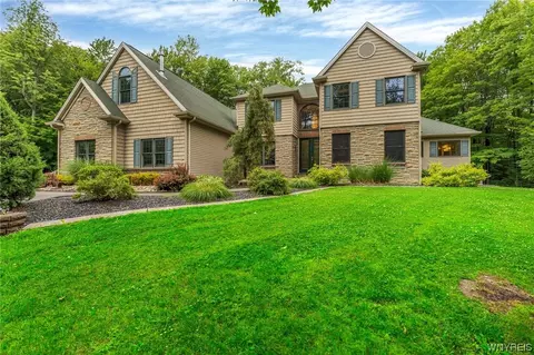 655 Getman Rd, Bennington, NY 14004