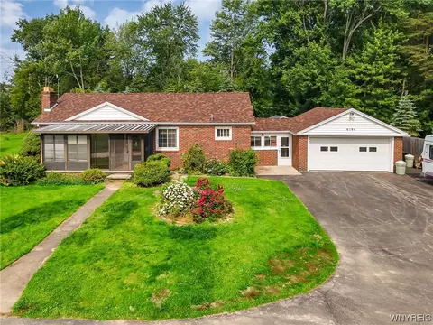 6194 Campbell Blvd, Pendleton, NY 14094