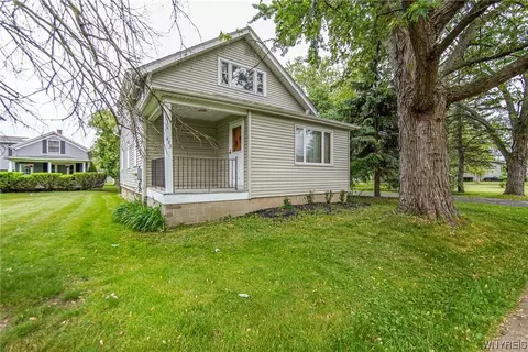 423 Central Ave, Lancaster, NY 14086