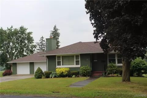 21 Glenwood Dr, Attica, NY 14011