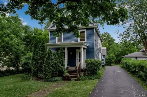 84 S Forest Rd, Amherst, NY 14221