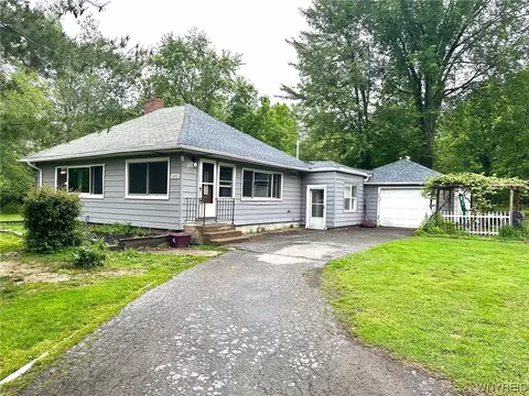 1072 Backus Rd, Evans, NY 14047
