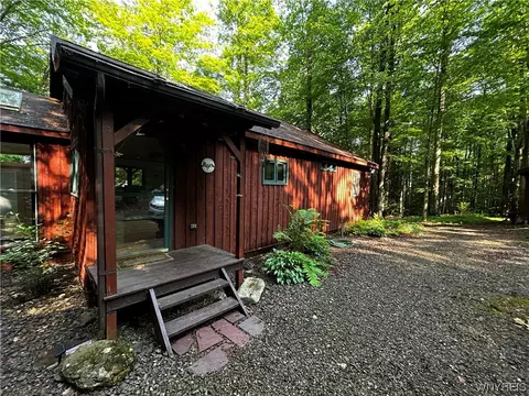 4147 Mary Ann Ln, Humphrey, NY 14741