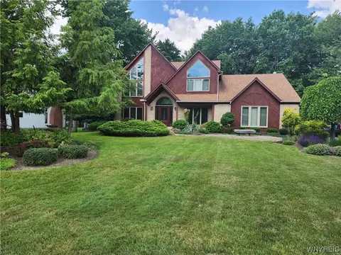 65 Squire Dr, Orchard Park, NY 14127
