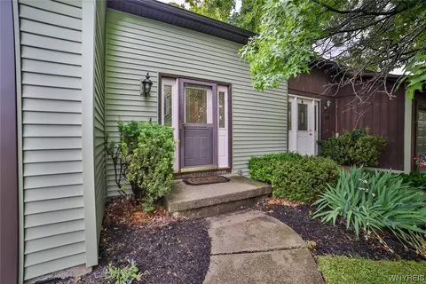 766 Robin Rd, Amherst, NY 14228