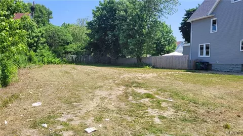 727 Hopkins St, Buffalo, NY 14220