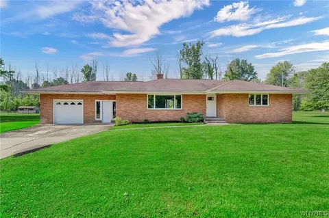 1253 E Robinson St, North Tonawanda, NY 14120