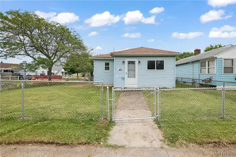 493 Hyde Park Blvd, Niagara Falls, NY 14303