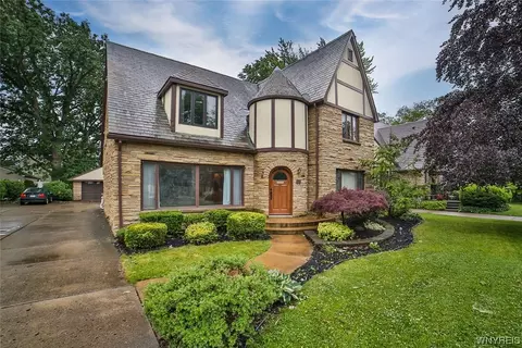 275 Deerhurst Park Blvd, Buffalo, NY 14223