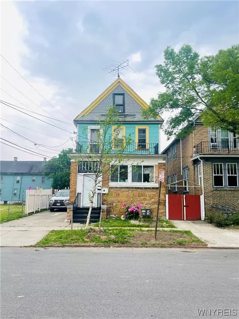 87 Girard Pl, Buffalo, NY 14211
