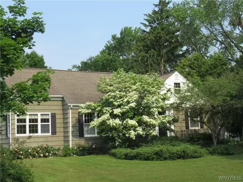 99 Sunset Ln, Orchard Park, NY 14127