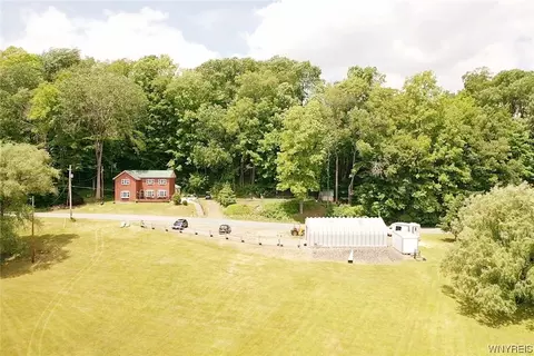 9260 E Holland Rd, Holland, NY 14080