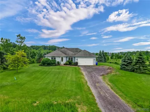 4870 Mapleton Rd, Pendleton, NY 14094