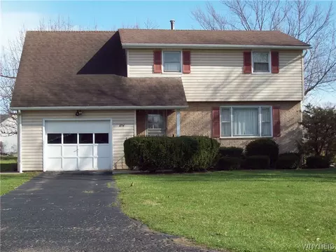 1054 James Dr, Lewiston, NY 14092