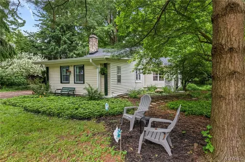 5875 Lakeview, Lake View, NY 14085