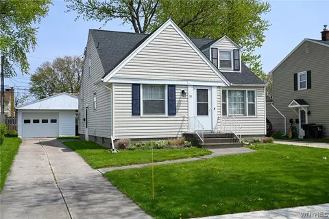70 Sherwin Dr, Tonawanda, NY 14150