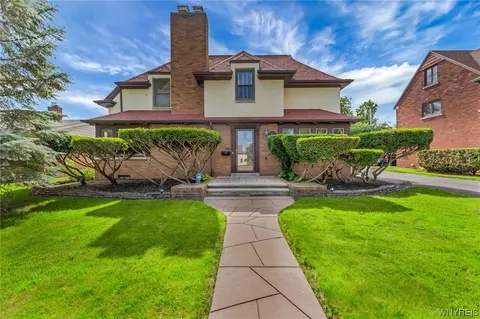 3066 Delancey Rd, Niagara Falls, NY 14305