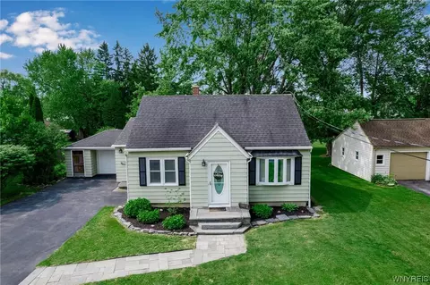 13437 Irving St, Alden, NY 14004