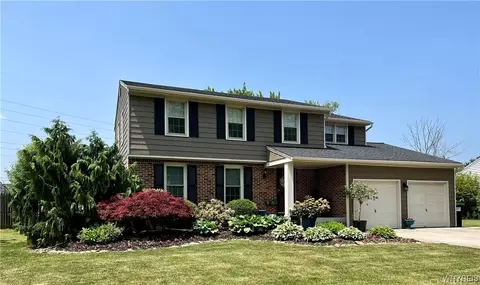 393 Colonial Dr, Grand Island, NY 14072