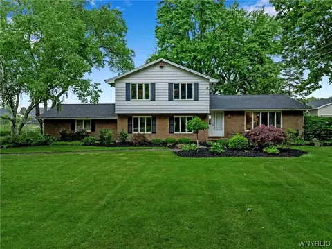 4267 Lo River Rd, Lewiston, NY 14174